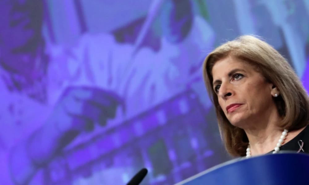 Τα κατάφερε η Κυριακίδου: Υπογράφει σύμβαση για 300 εκ.δόσεις του εμβολίου της Pfizer